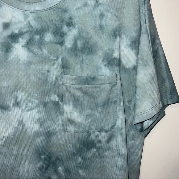 lulu lemon Relaxed Mesh Pocketed Short Sleeve - Picture 2 of 7